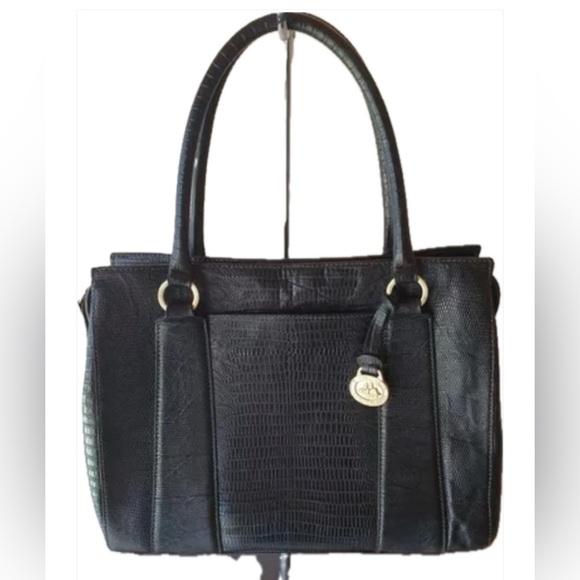 Brahmin Handbag in great condition with long strap